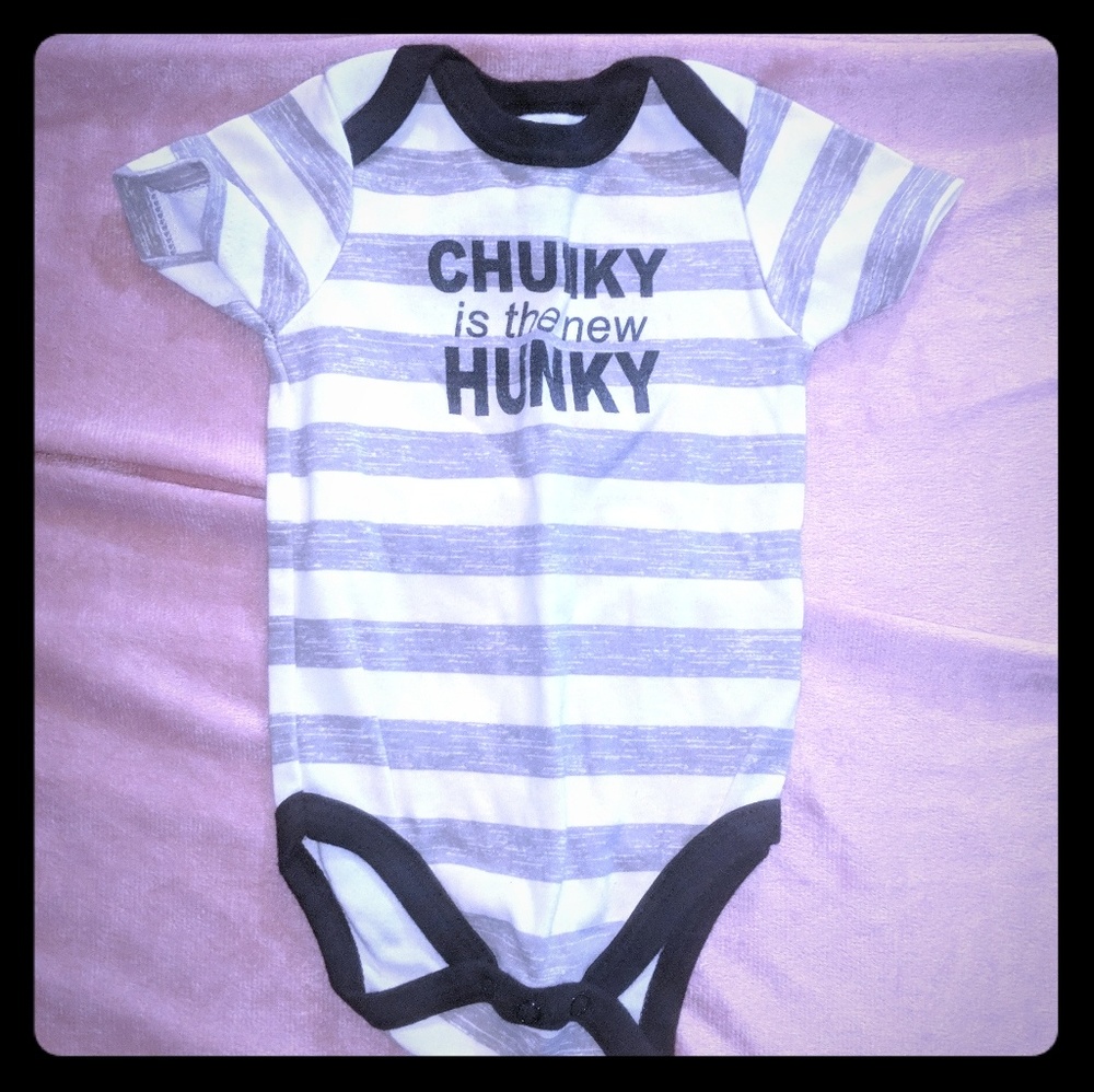 🆓 Boys 6-9 month onesie!